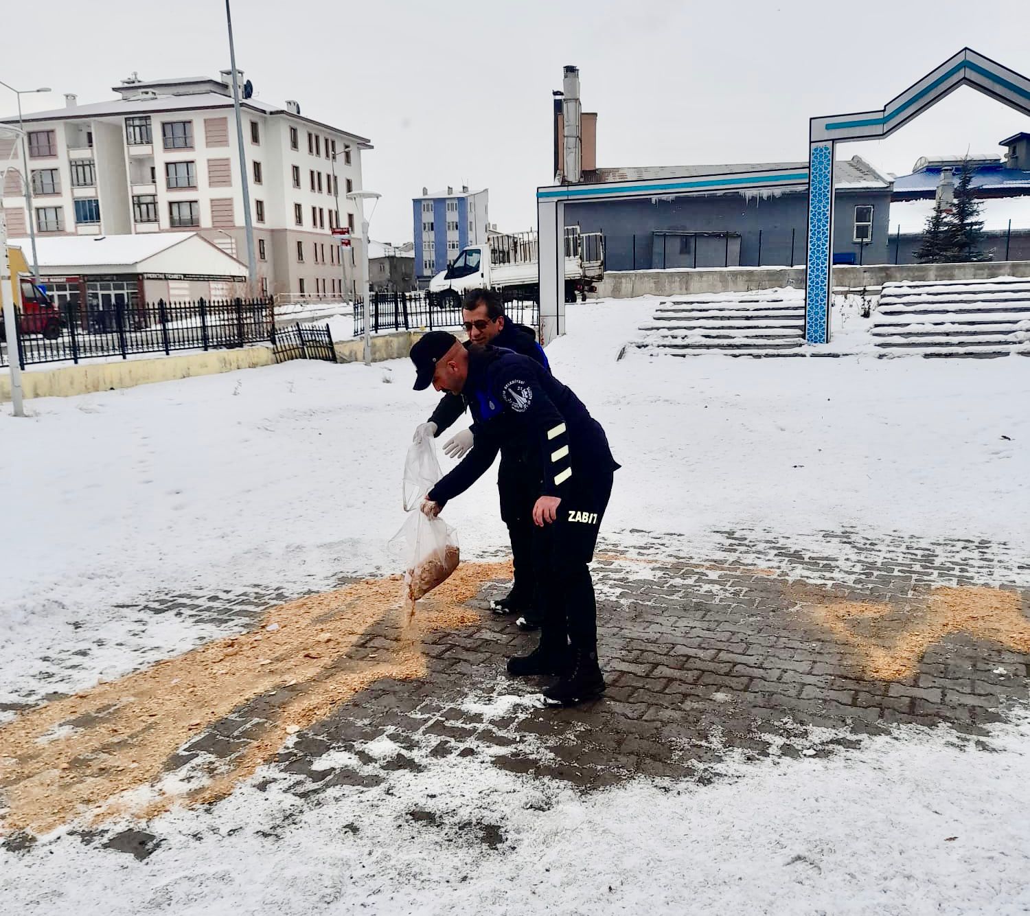 Aziziye Zabıtası’ndan çok güzel hareketler…